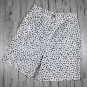 Vintage 90s High Rise Pleated Shorts Fit Size 6/28 White Floral Cotton Cottage